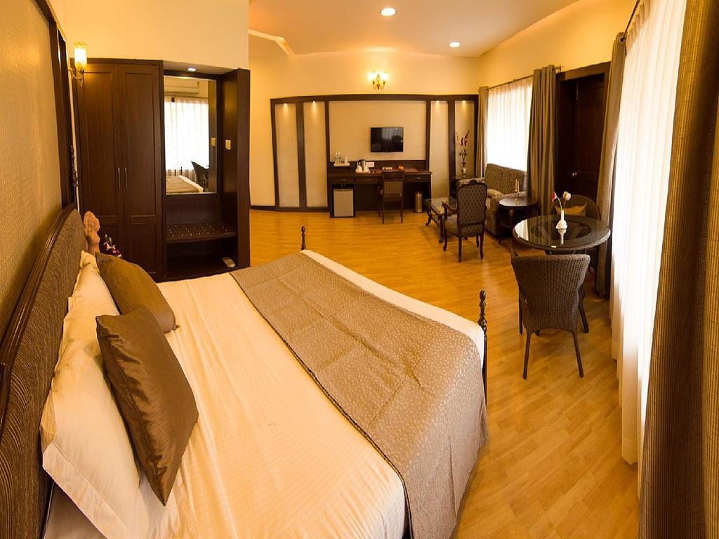 Hotel Lake View Ashok Bhopal Eksteriør bilde